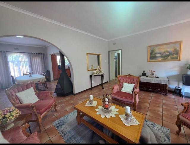 6 BEDROOM HOUSE FOR SALE IN FREEWAY PARK